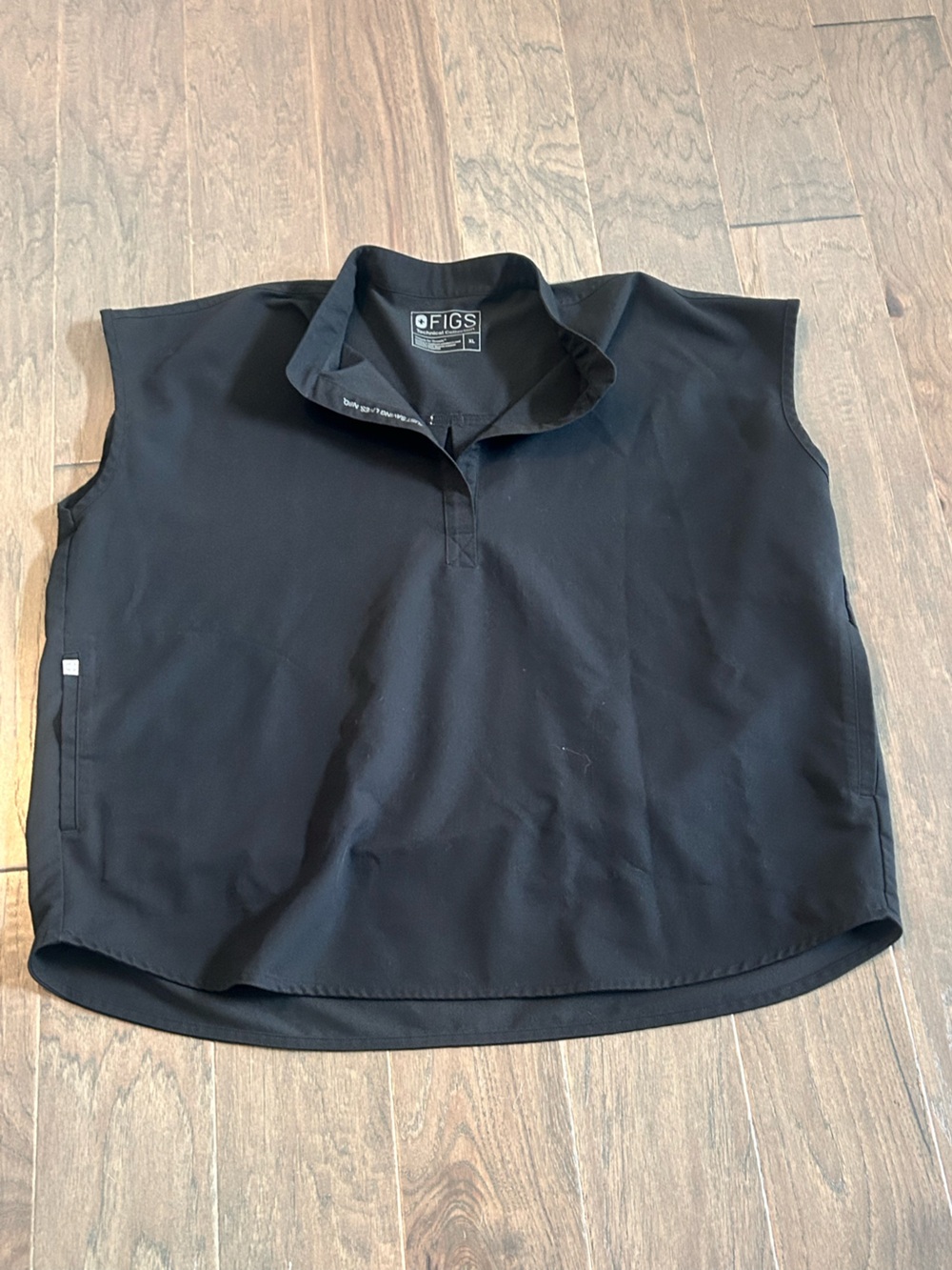 FIGS Black Sleeveless Scrub Top. XL
